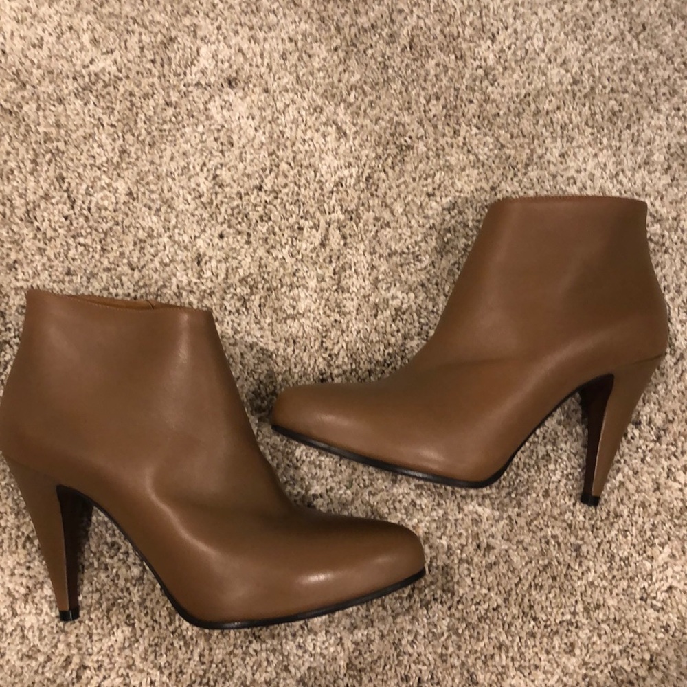 Beige leather Balenciaga booties - Picture 4 of 8